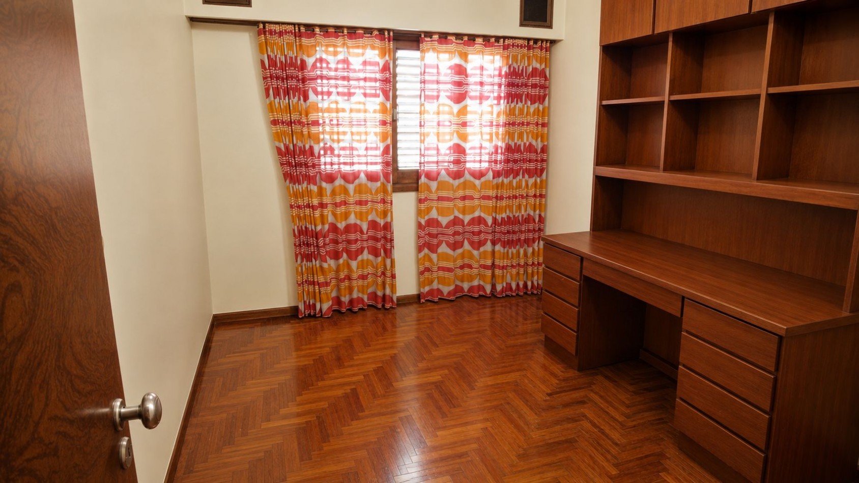 Haedo Norte Barrio Guemes Venta de Chalet de 7 ambientes