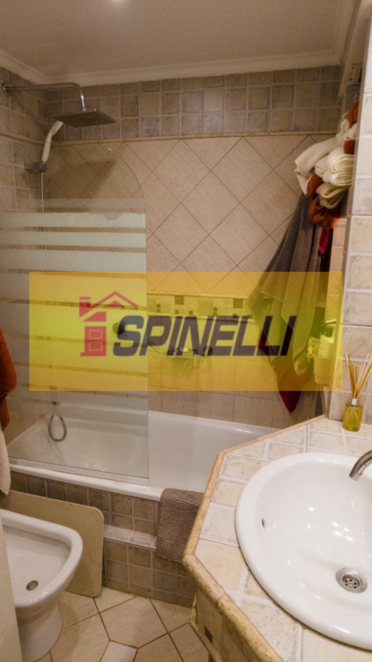 Moron Triplex de tres ambientes en venta 