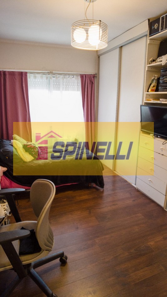 Moron Triplex de tres ambientes en venta 
