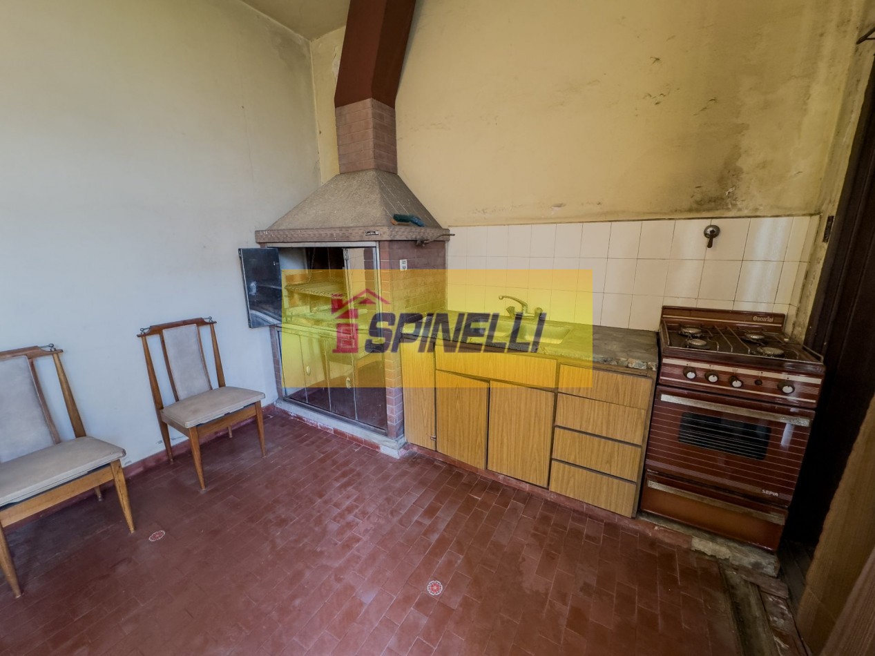 Casa de tres ambientes en venta en Moron Apta Credito