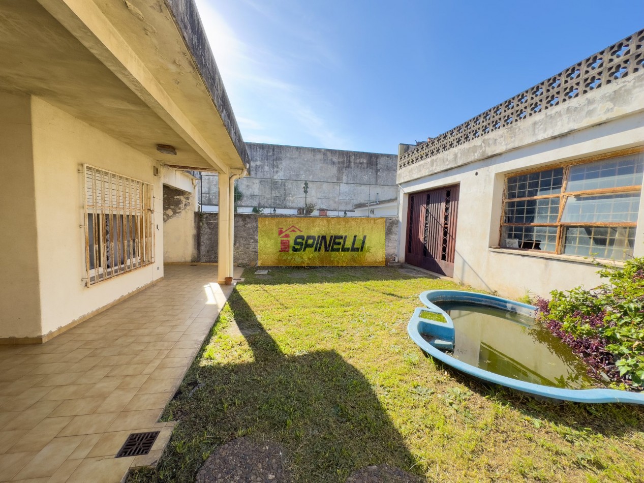 Casa de tres ambientes en venta en Moron Apta Credito