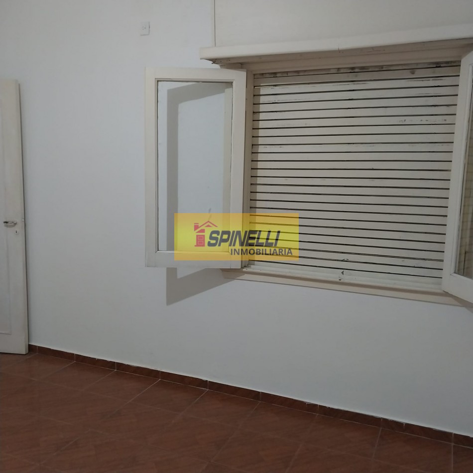 Departamento de tres ambientes en alquiler en Haedo Sur