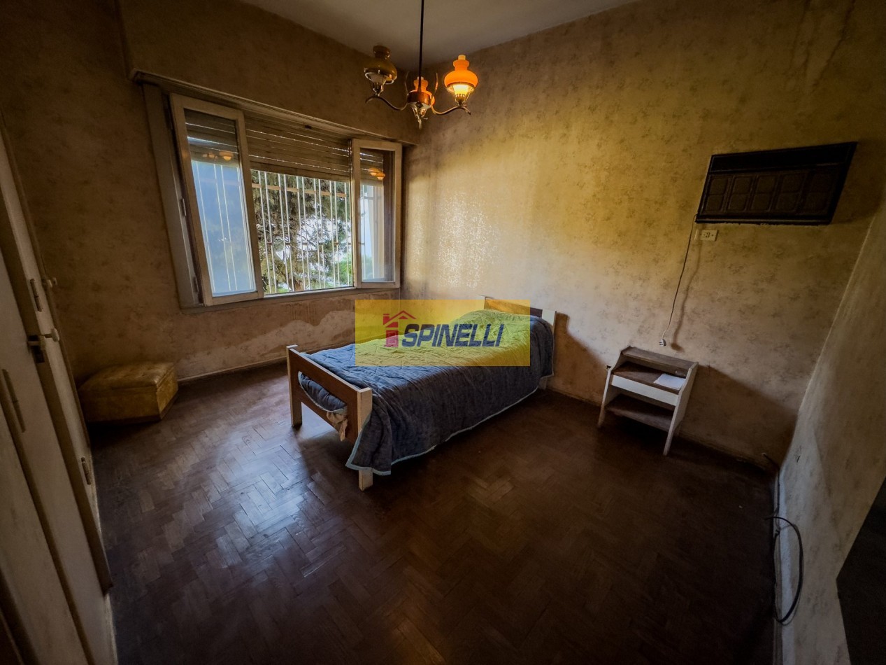Casa de tres ambientes en venta en Moron Apta Credito