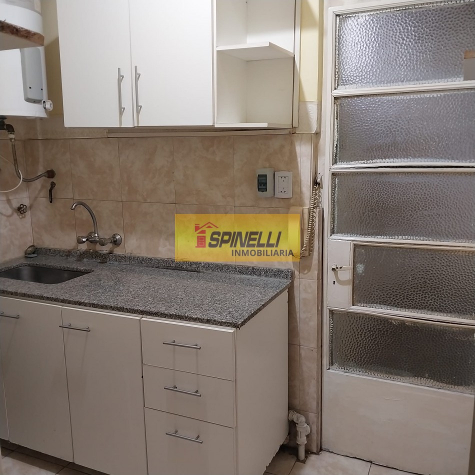 Departamento de tres ambientes en alquiler en Haedo Sur