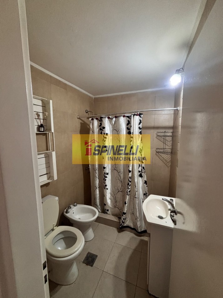 Duplex de dos ambientes con cochera en venta en Villa Luzuriaga Apto Credito