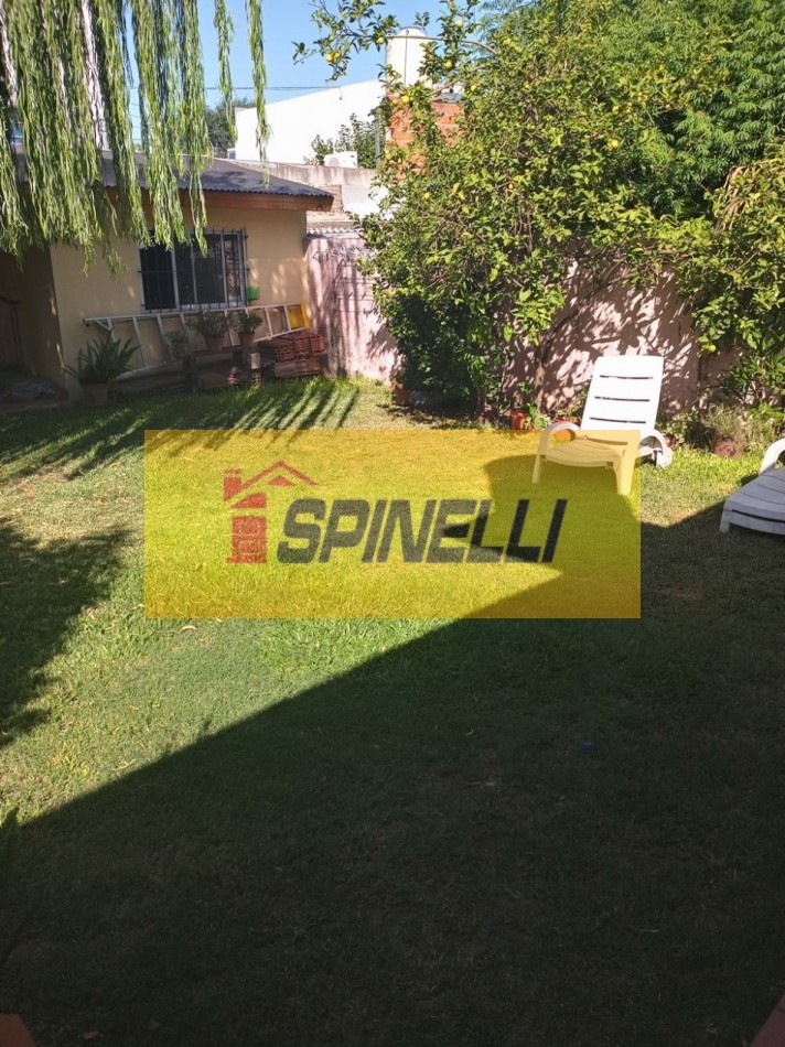 Venta de casa de cinco ambientes en Haedo Norte Apto Credito