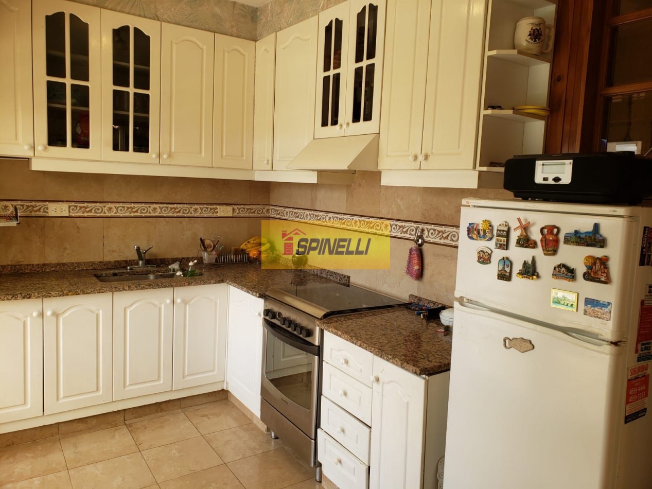 Chalet de cinco ambientes en venta en Haedo Norte Apto Credito