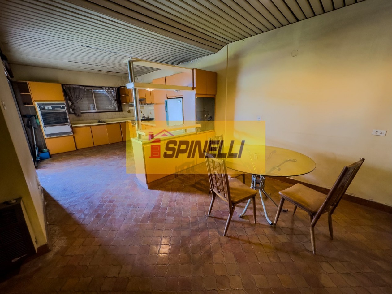 Casa de tres ambientes en venta en Moron Apta Credito