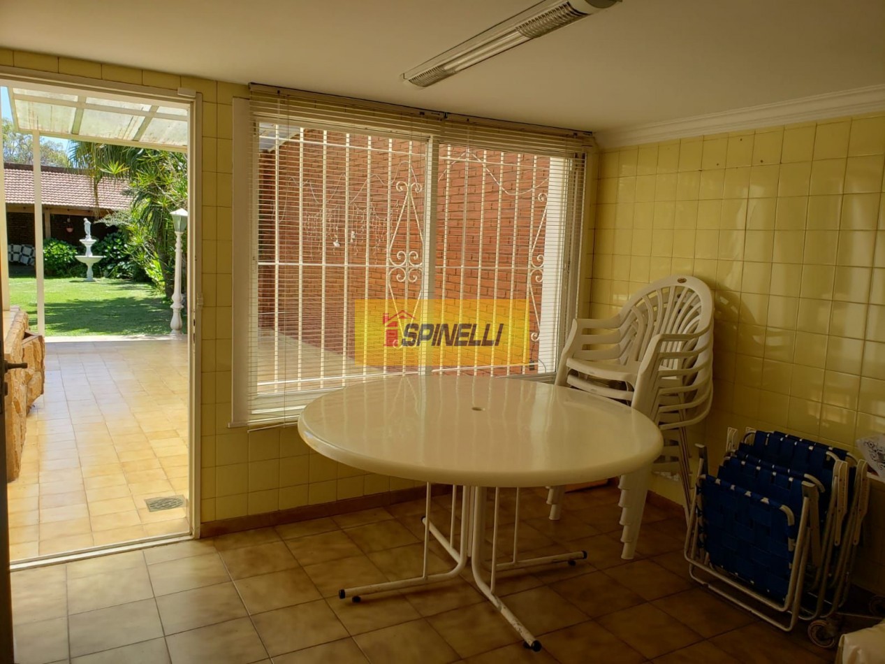 Chalet de cinco ambientes en venta en Haedo Norte Apto Credito