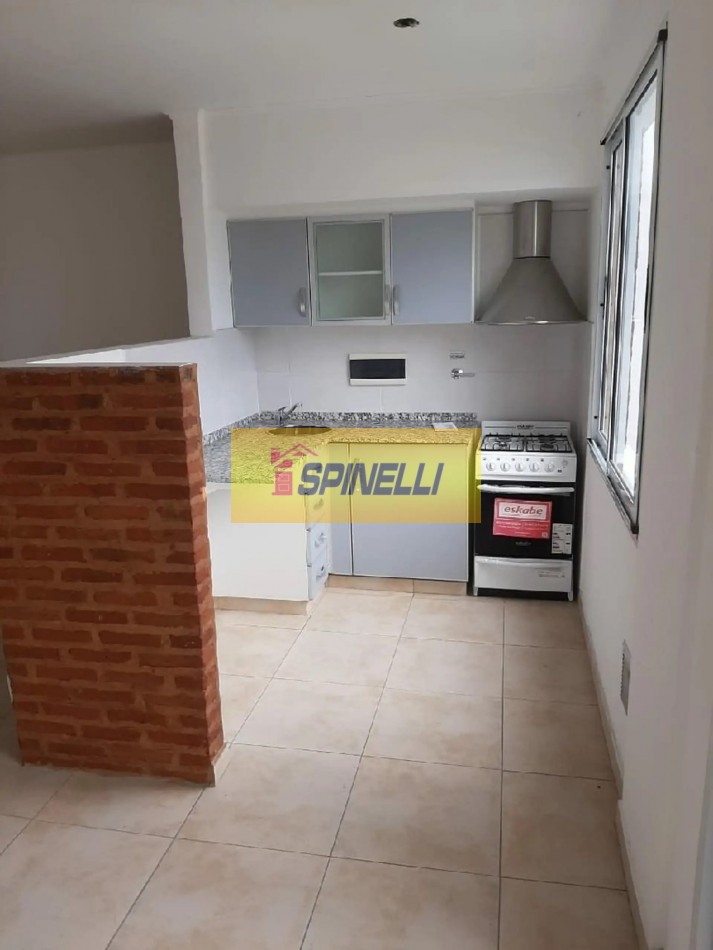 Monoambiente amplio en venta en Flores 