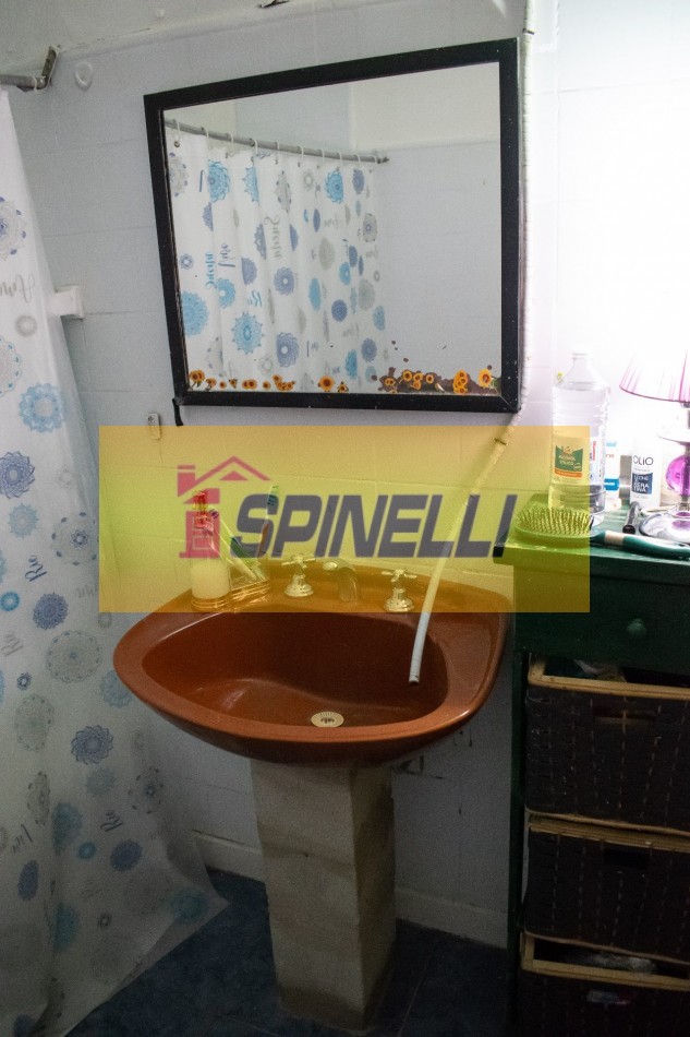 Haedo Sur casa multifamiliar de  cuatro ambientes