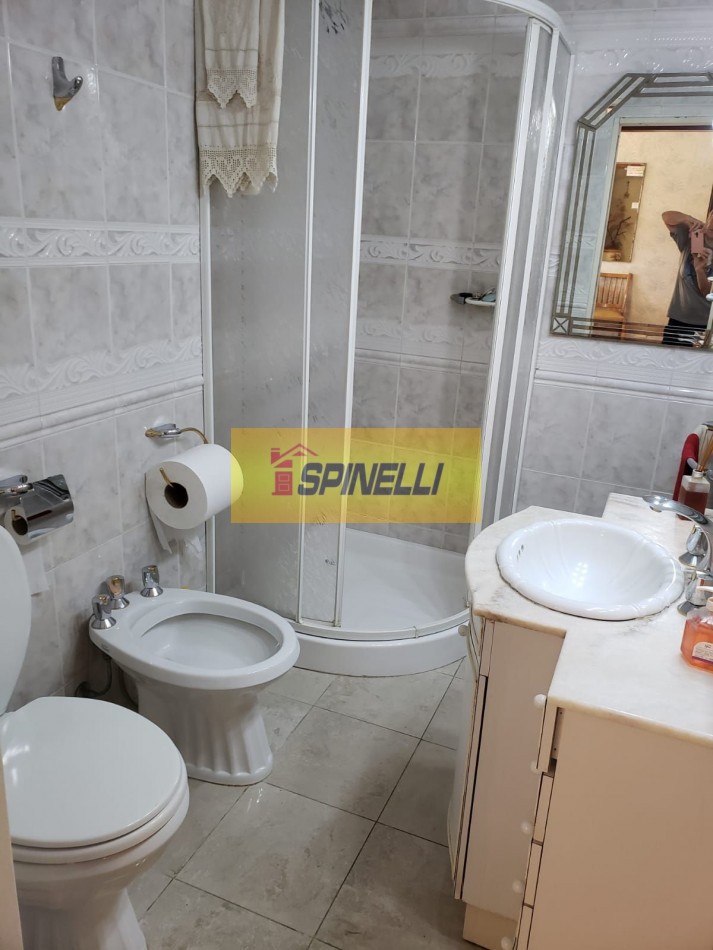 Chalet de cinco ambientes en venta en Haedo Norte Apto Credito