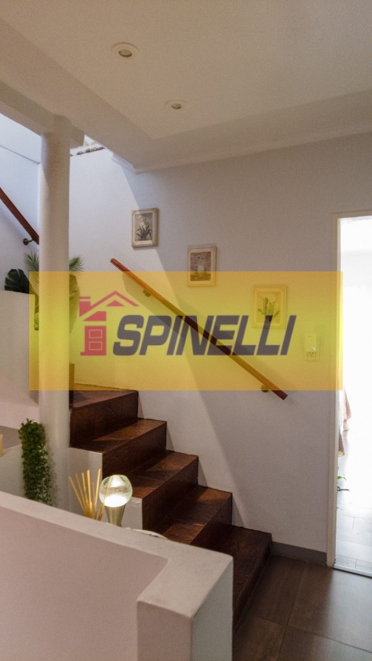 Moron Triplex de tres ambientes en venta 