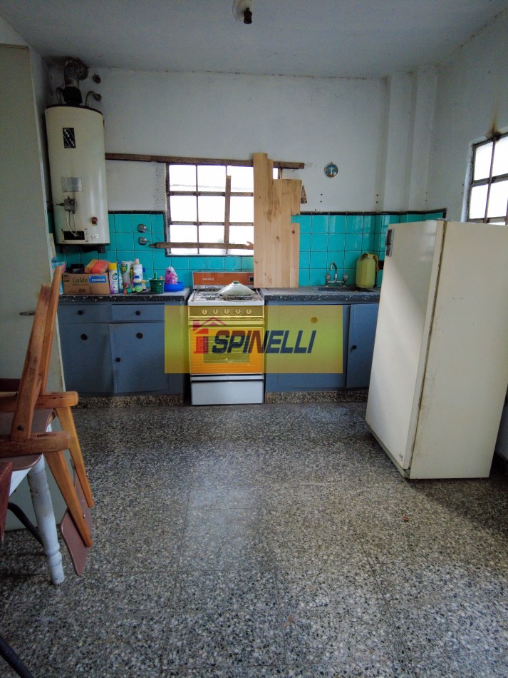 Casa de tres ambientes en venta en Haedo Sur Financia