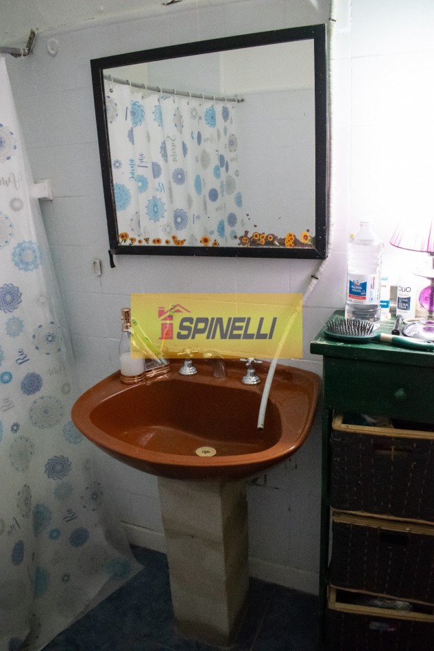Haedo Sur casa multifamiliar de  cuatro ambientes