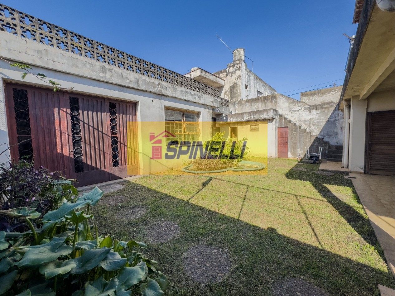Casa de tres ambientes en venta en Moron Apta Credito