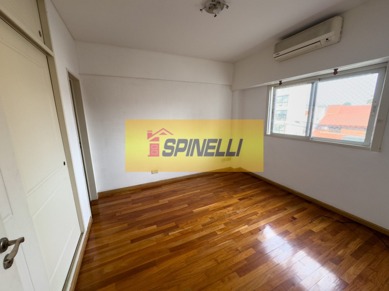 Venta de departamento de cuatro ambientes con cochera en Haedo Sur