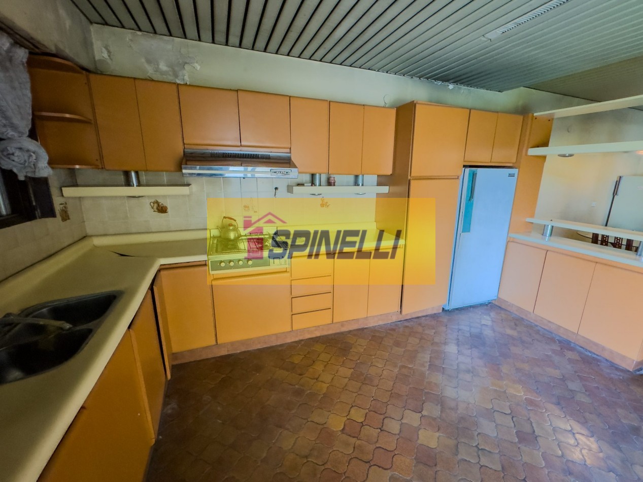 Casa de tres ambientes en venta en Moron Apta Credito