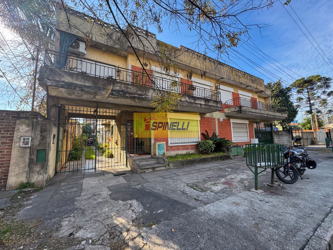 Duplex de cuatro ambientes en venta en Moron Sur 