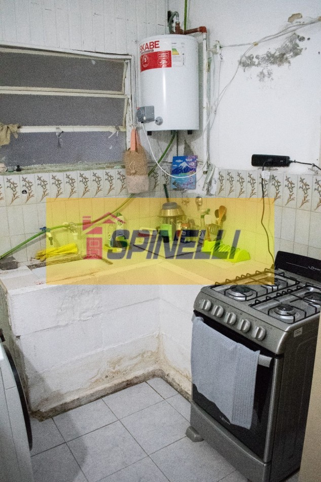 Haedo Sur casa multifamiliar de  cuatro ambientes