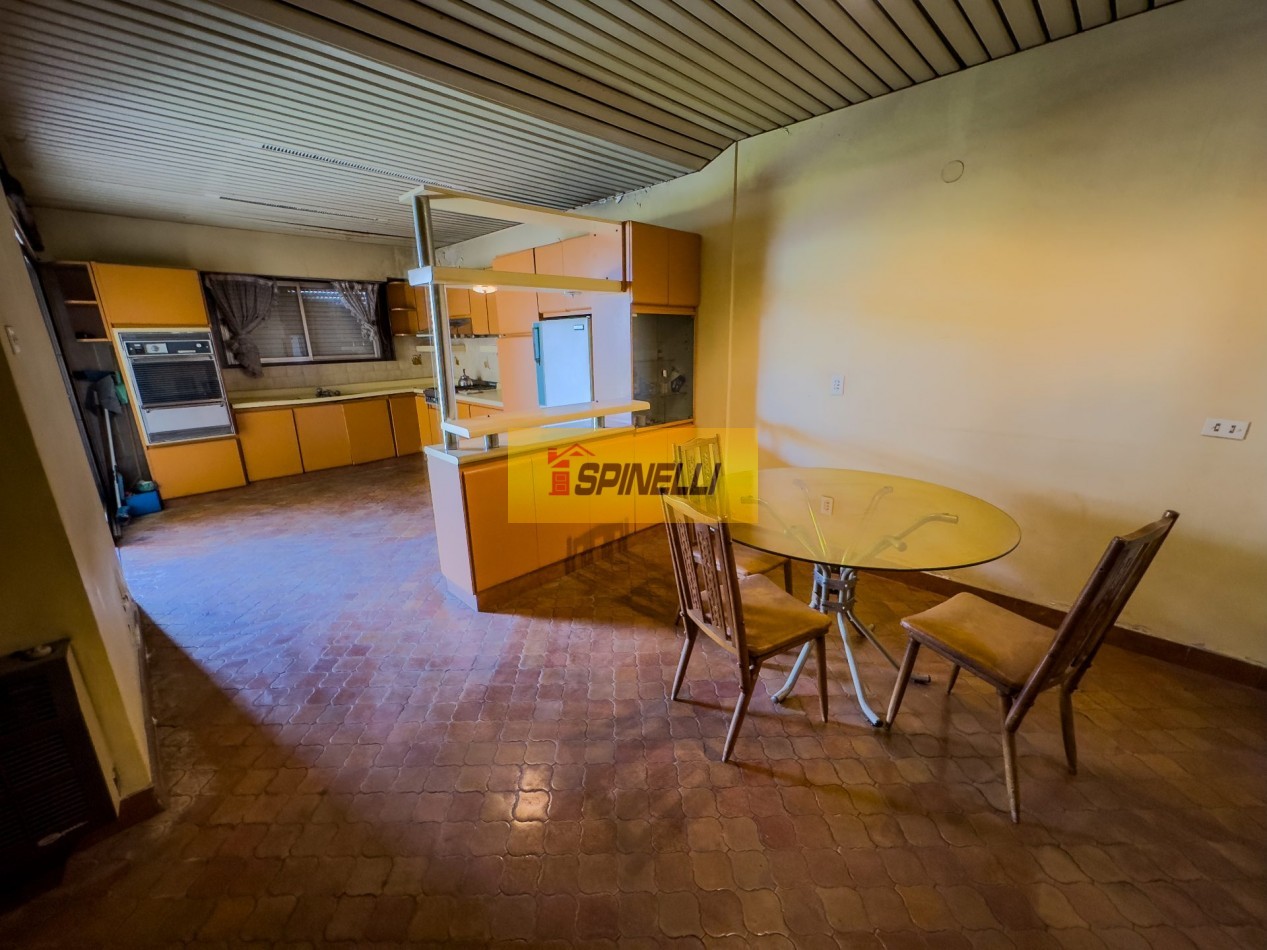 Casa de tres ambientes en venta en Moron Apta Credito