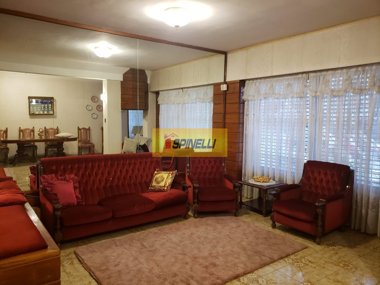 Chalet de cinco ambientes en venta en Haedo Norte Apto Credito