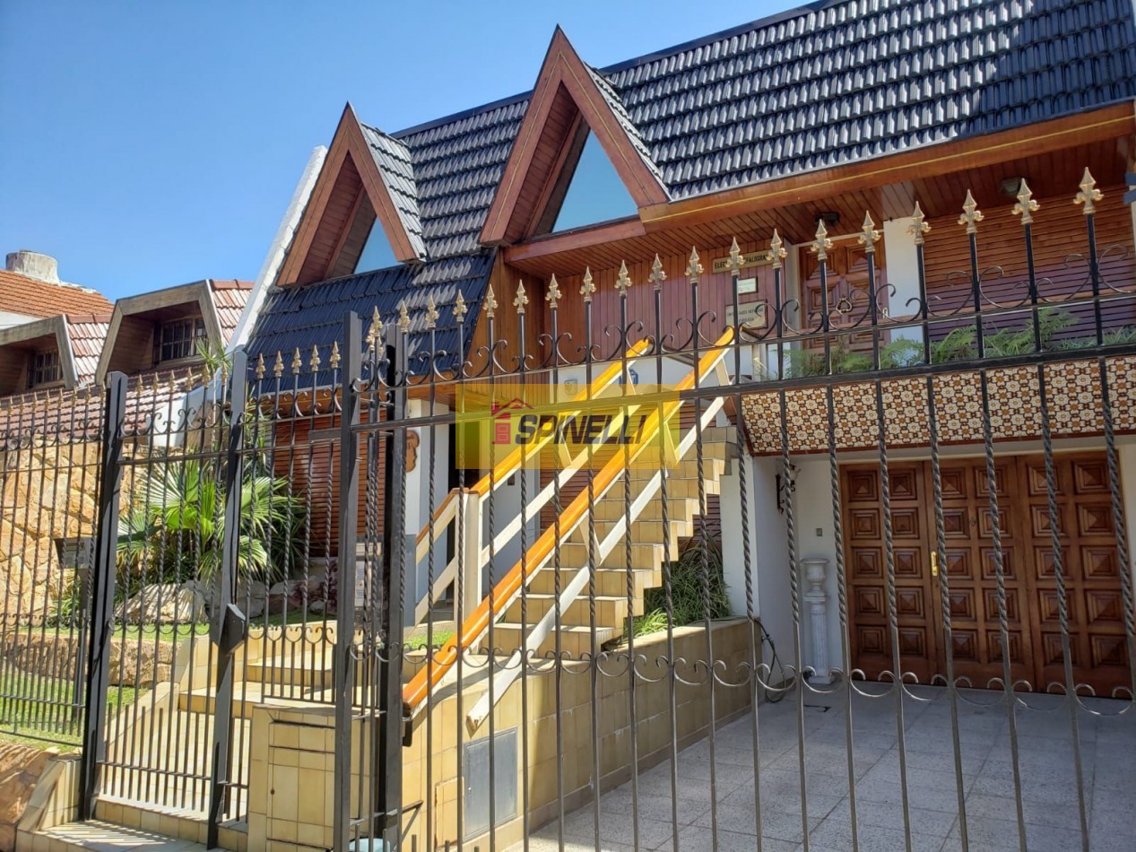 Chalet de cinco ambientes en venta en Haedo Norte Apto Credito