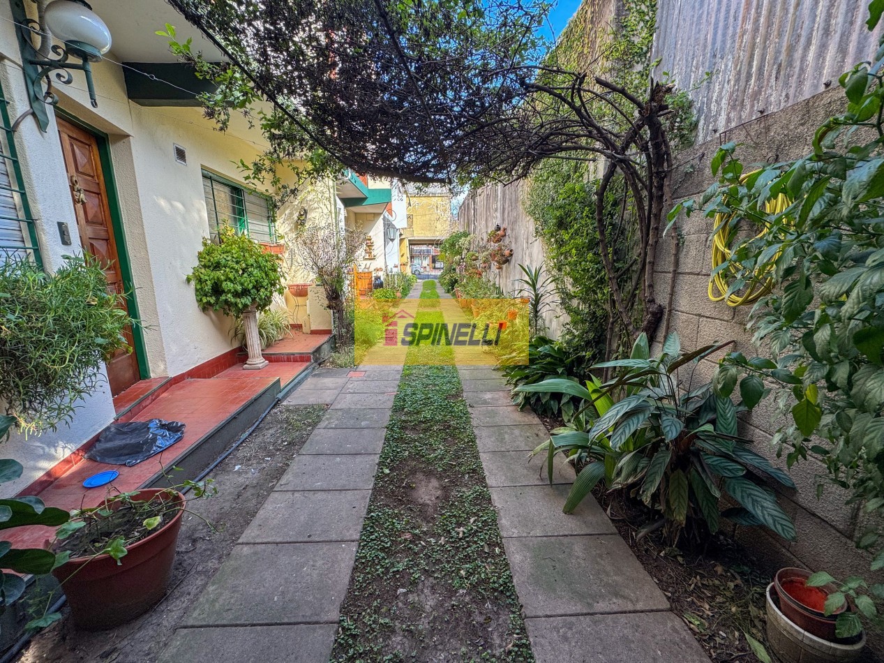 Duplex de cuatro ambientes en venta en Moron Sur 