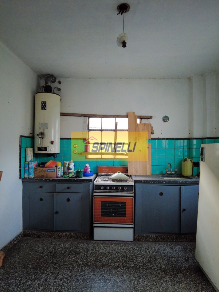 Casa de tres ambientes en venta en Haedo Sur Financia