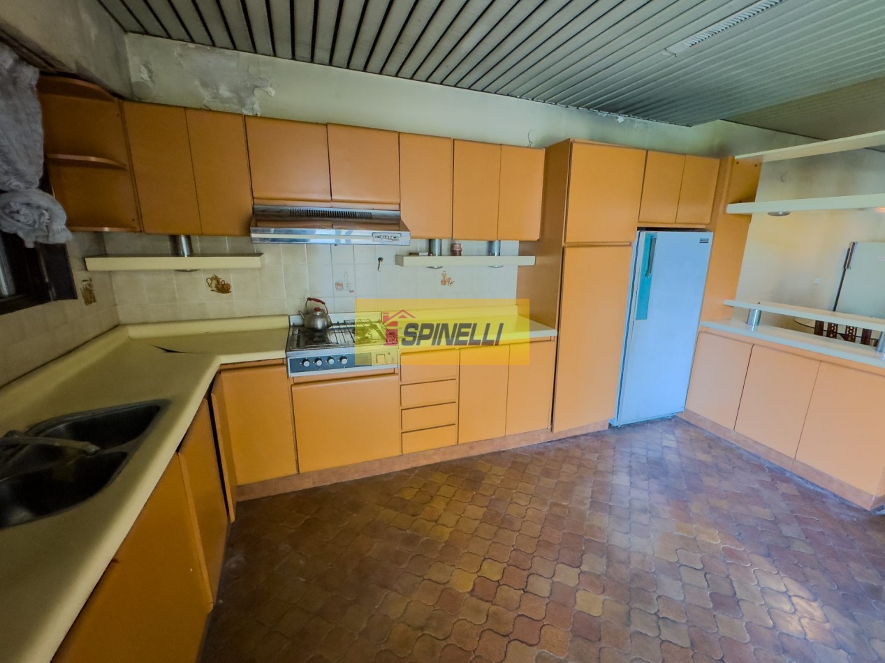 Casa de tres ambientes en venta en Moron Apta Credito