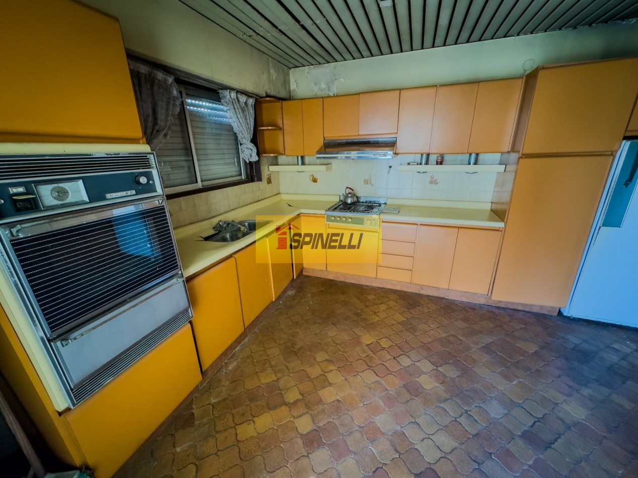 Casa de tres ambientes en venta en Moron Apta Credito