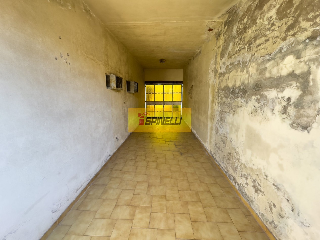 Casa de tres ambientes en venta en Moron Apta Credito