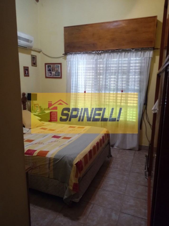 Venta de casa de cinco ambientes en Haedo Norte Apto Credito