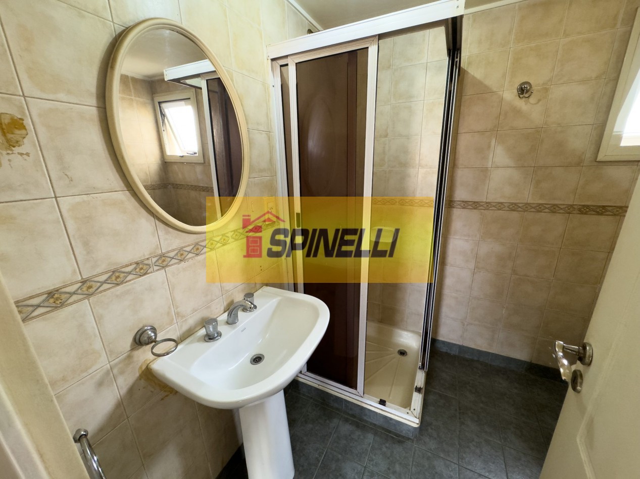 Venta de departamento de cuatro ambientes con cochera en Haedo Sur