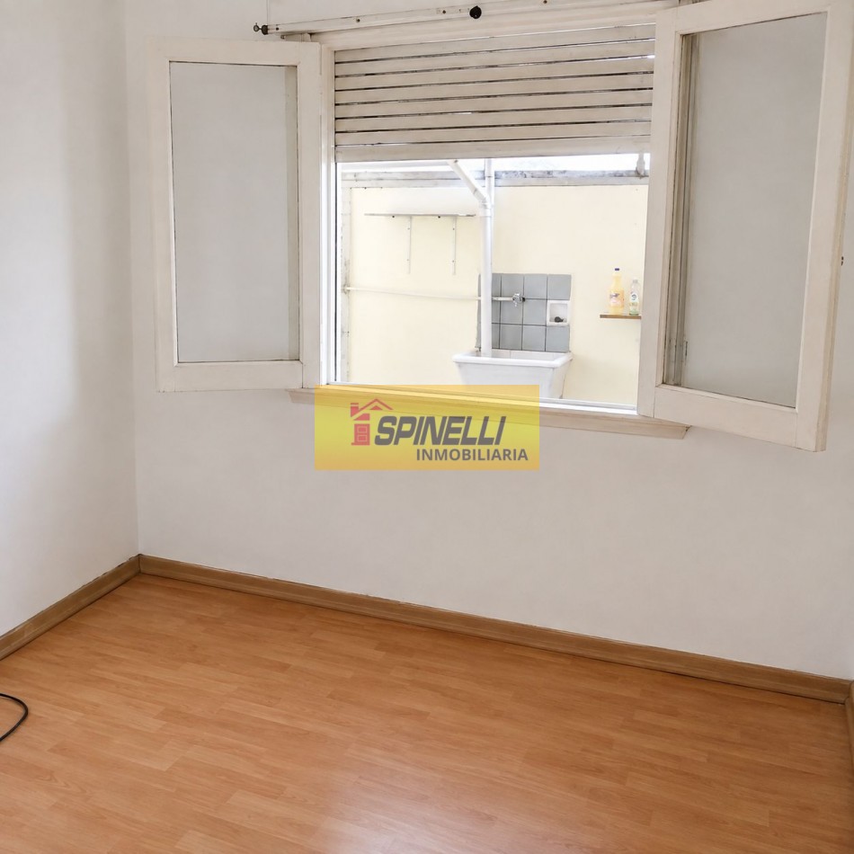 Departamento de tres ambientes en alquiler en Haedo Sur