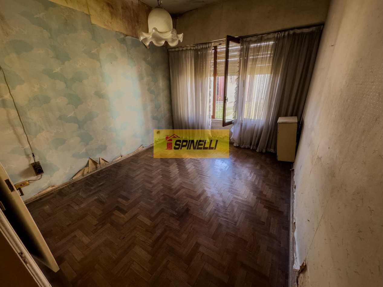 Casa de tres ambientes en venta en Moron Apta Credito