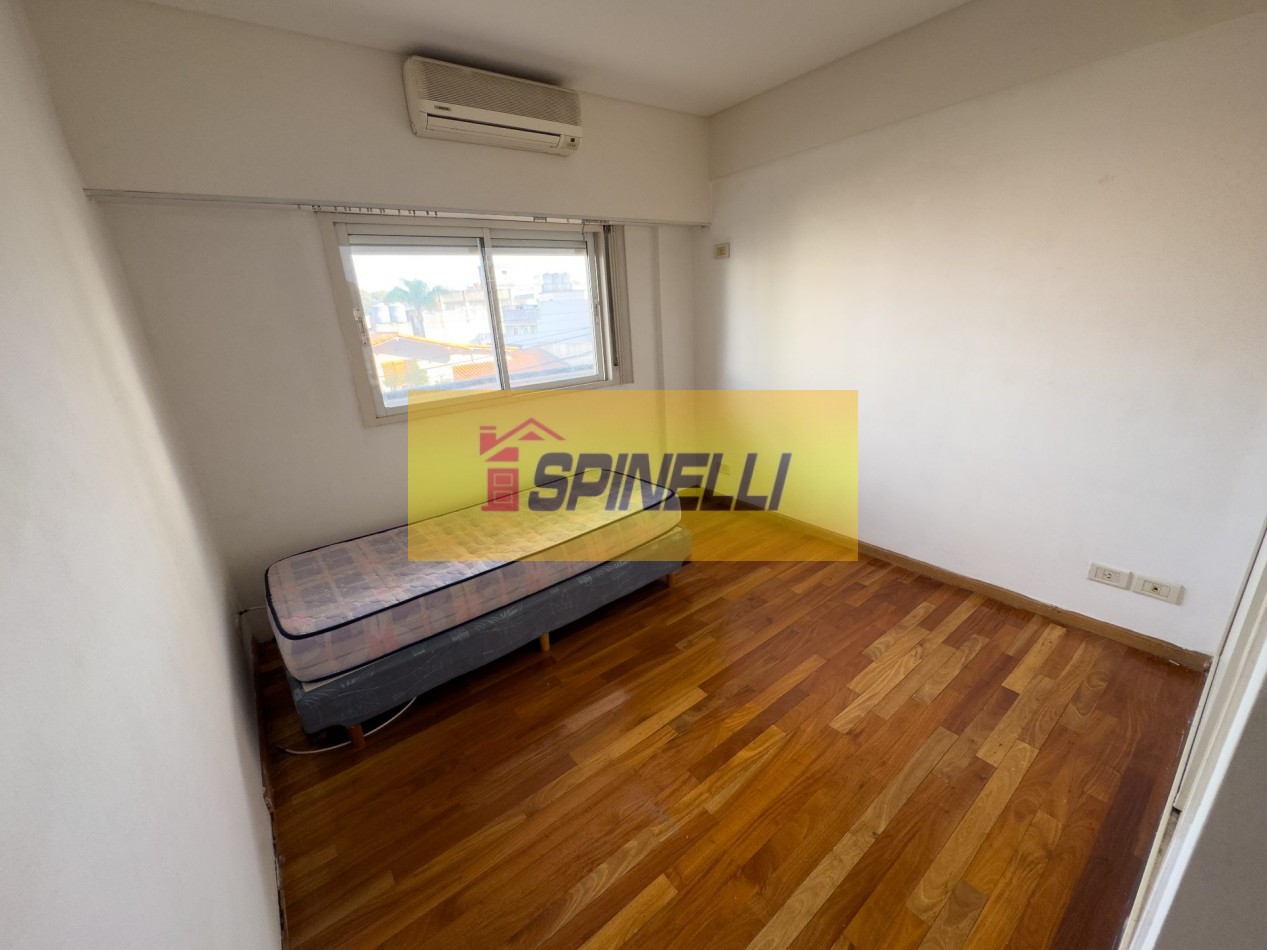 Venta de departamento de cuatro ambientes con cochera en Haedo Sur