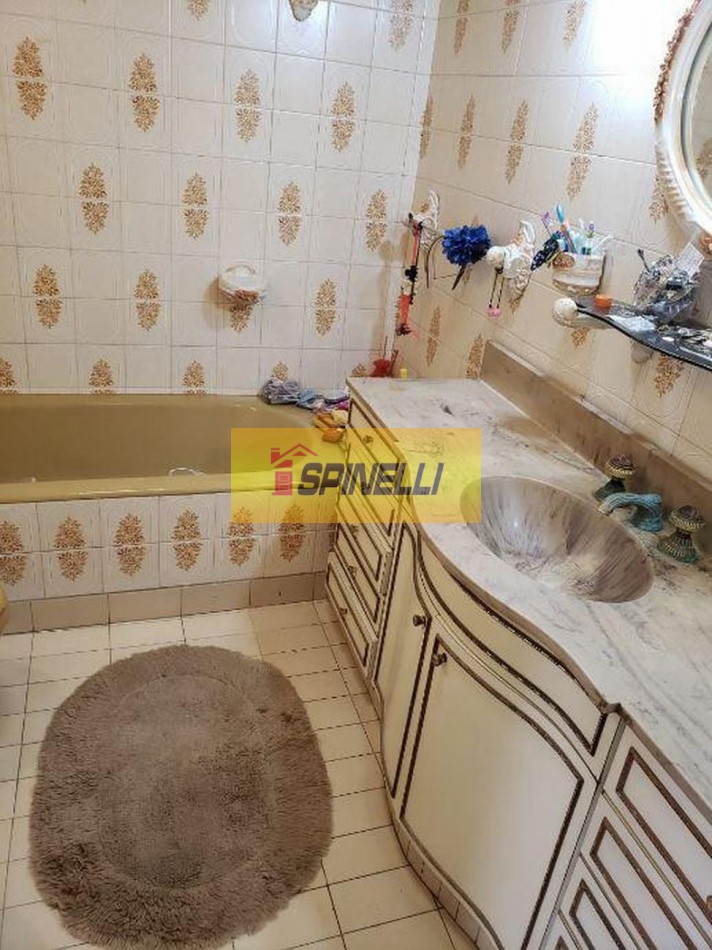Chalet de cinco ambientes en venta en Haedo Norte Apto Credito