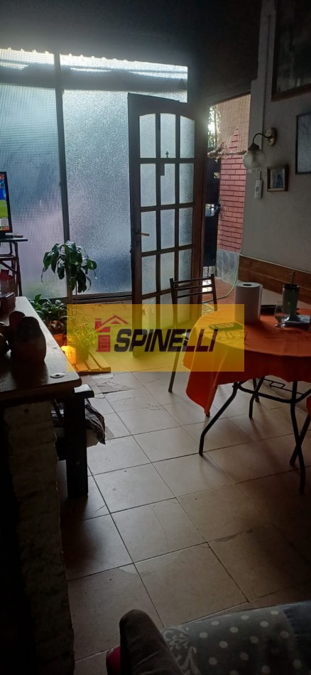 Haedo Sur casa multifamiliar de  cuatro ambientes