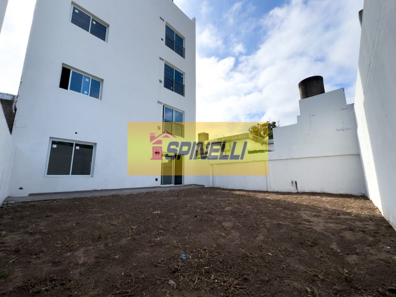 Venta de Departamento de tres ambientes con cochera en Villa Luzuriaga