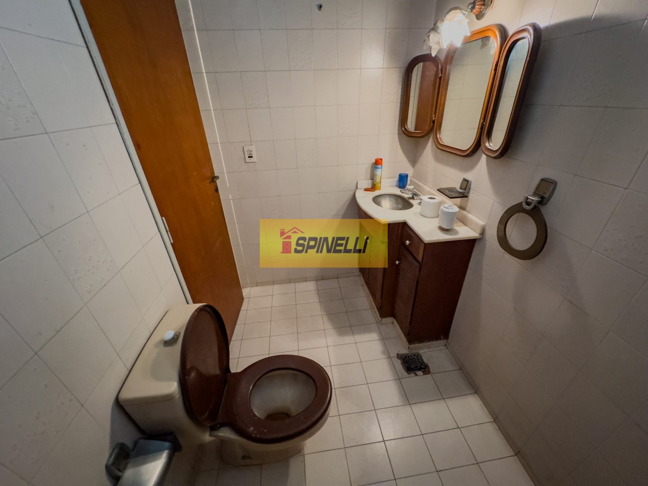 Casa de tres ambientes en venta en Moron Apta Credito