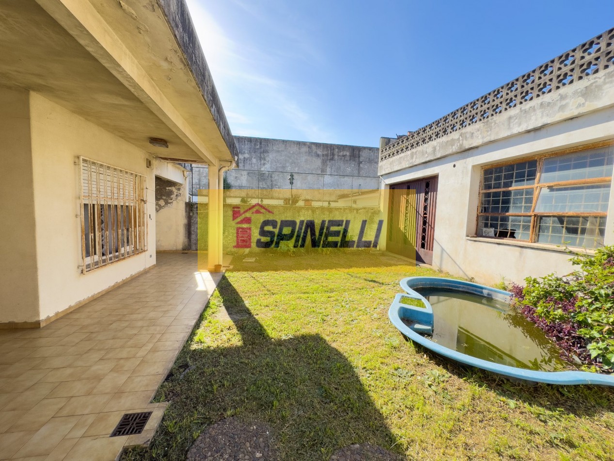 Casa de tres ambientes en venta en Moron Apta Credito