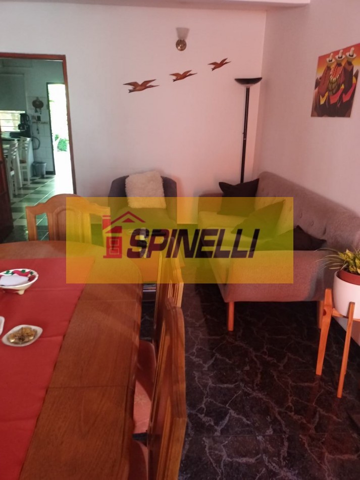 Venta de casa de cinco ambientes en Haedo Norte Apto Credito