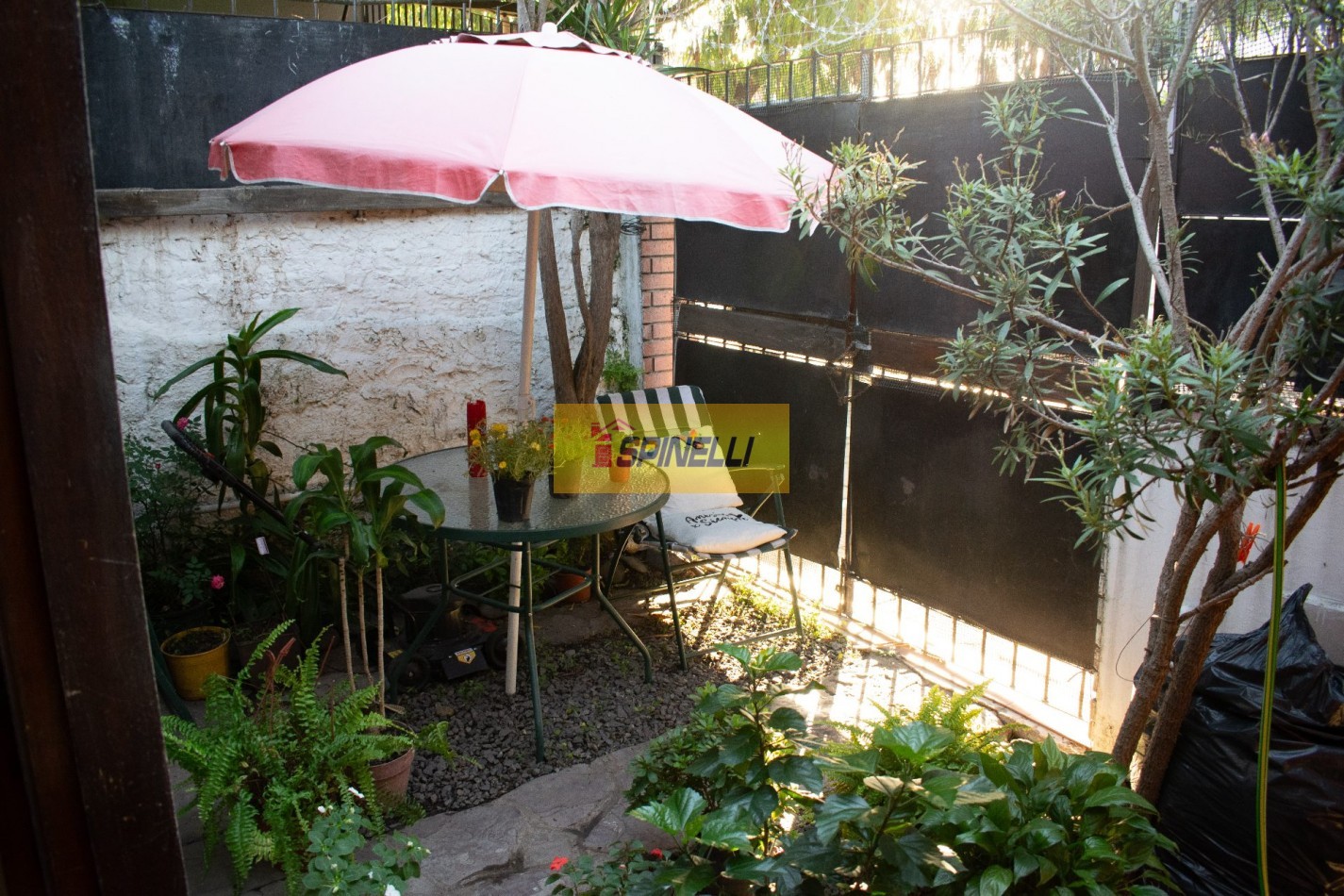 Haedo Sur casa multifamiliar de  cuatro ambientes