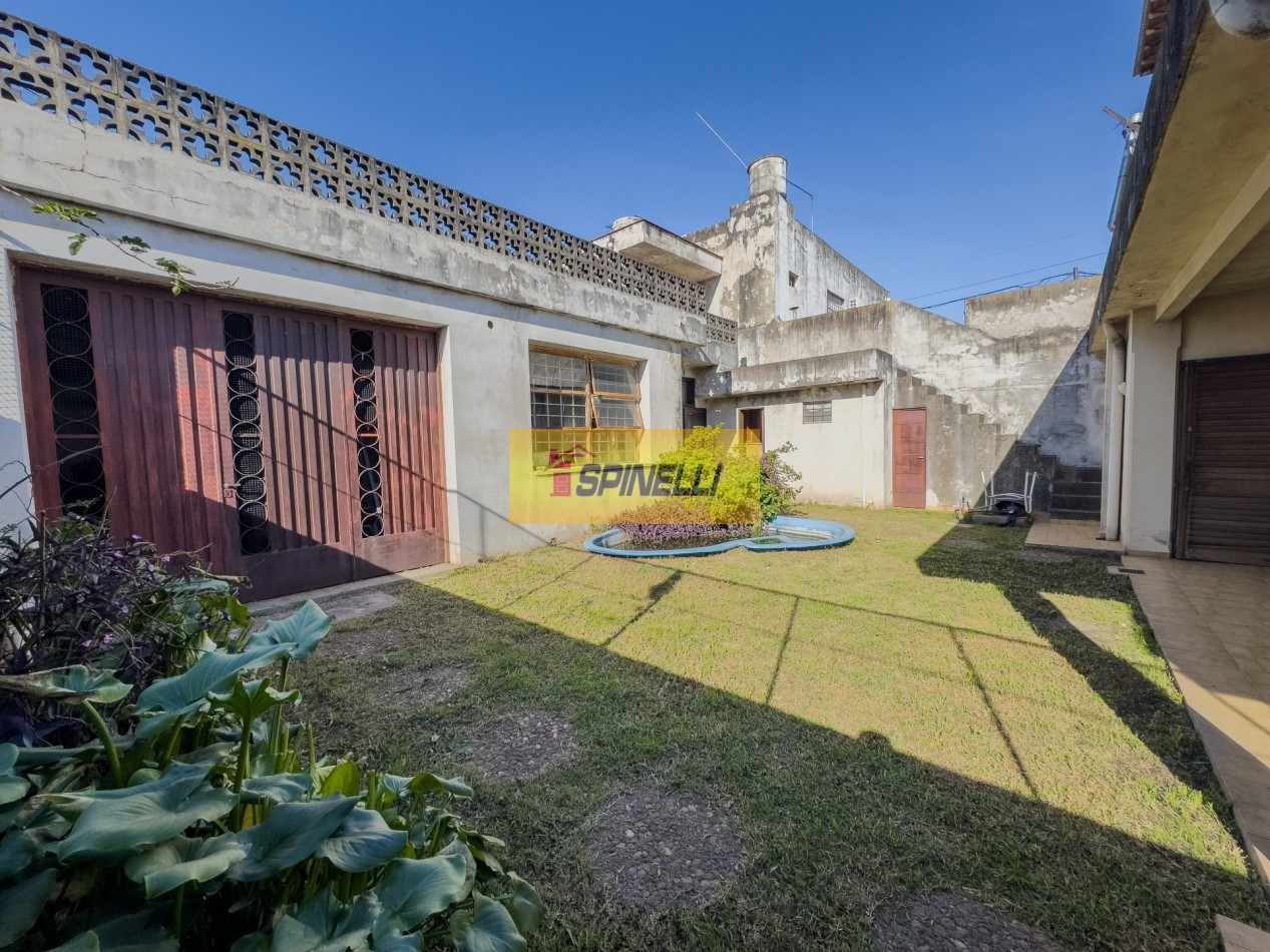 Casa de tres ambientes en venta en Moron Apta Credito