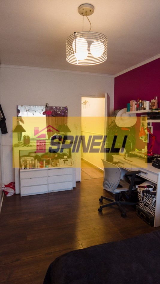 Moron Triplex de tres ambientes en venta 