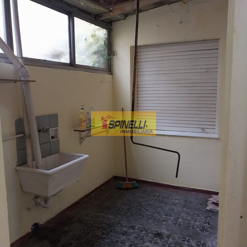 Departamento de tres ambientes en alquiler en Haedo Sur
