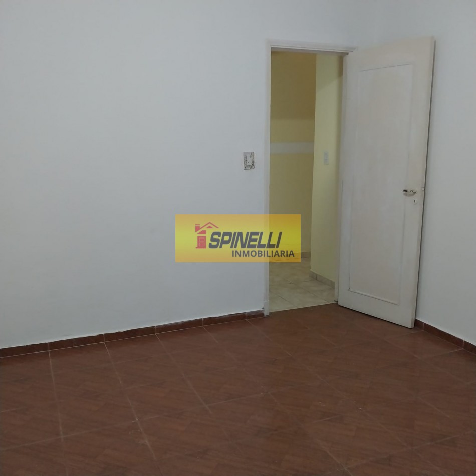 Departamento de tres ambientes en alquiler en Haedo Sur