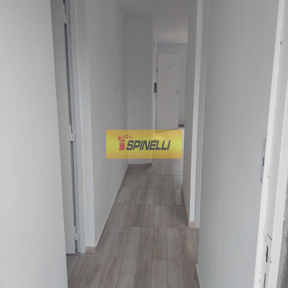 Departamento de dos ambientes con cochera y patio en venta en Haedo Norte