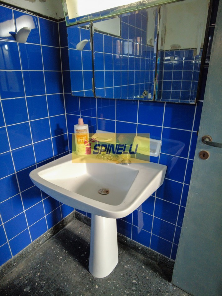 Casa de tres ambientes en venta en Haedo Sur Financia